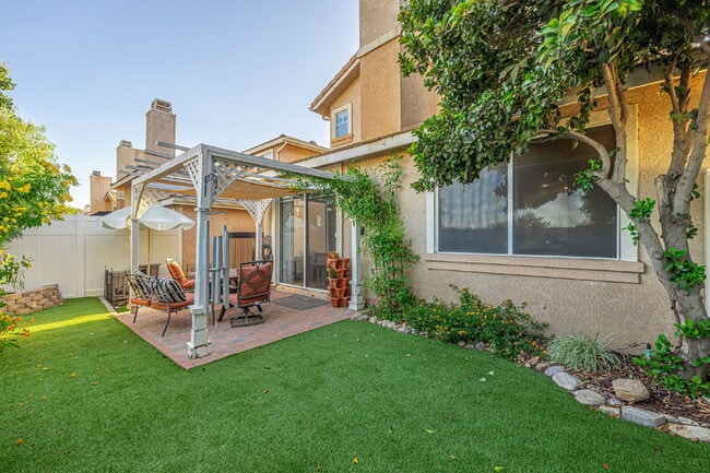 Building Photo - 3 Bedroom Home in The Gated Marigold Tract...