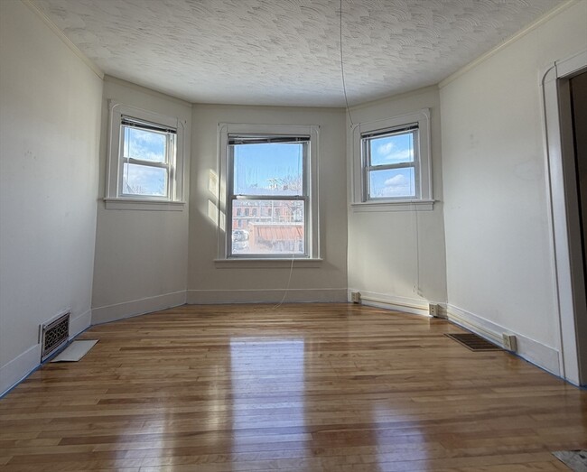 Building Photo - 346 Lovell St