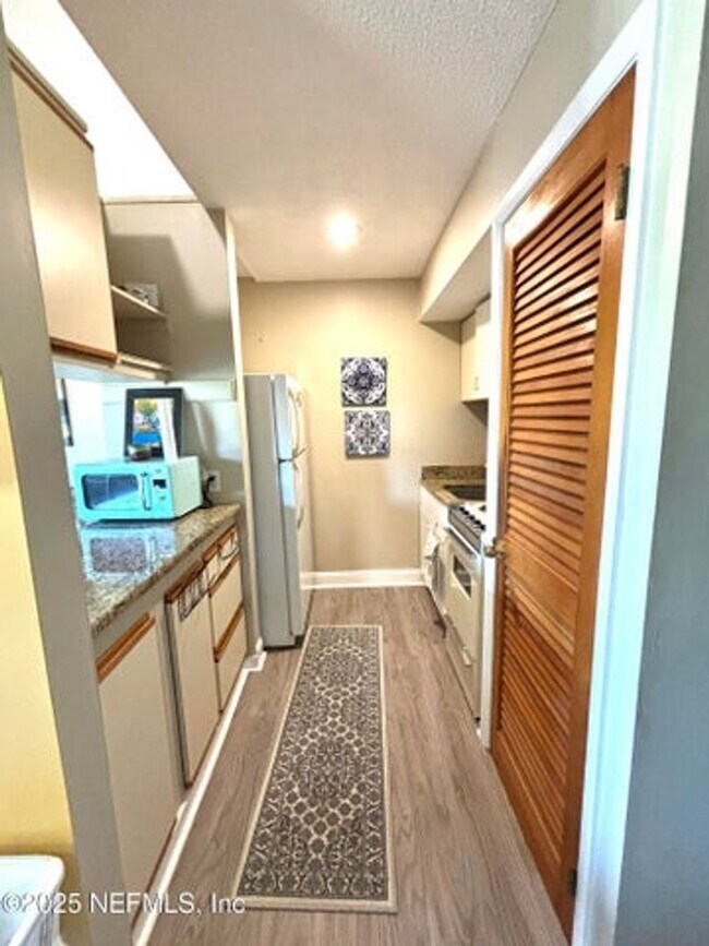 Building Photo - 1255 Ponce Island Dr
