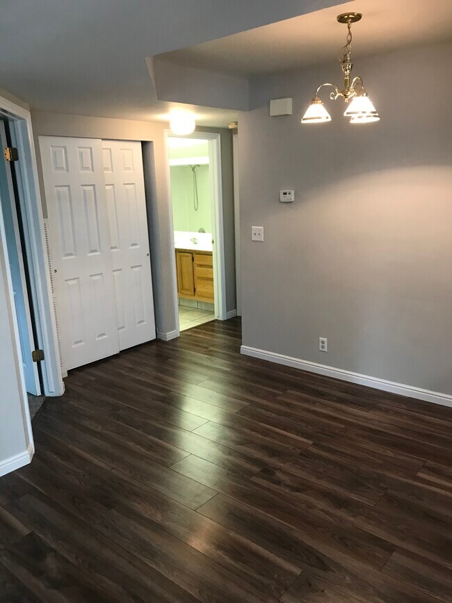 Building Photo - 650 S Main St