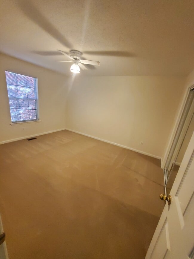 Building Photo - 5621 Chestnut Pond Dr