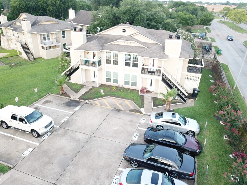Building Photo - 11515 Meadow Pines Ct