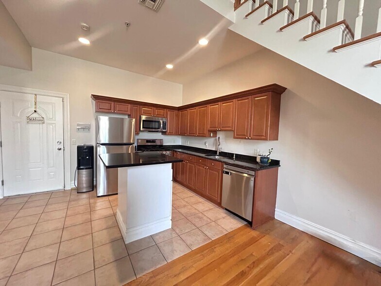 Building Photo - 1 John St