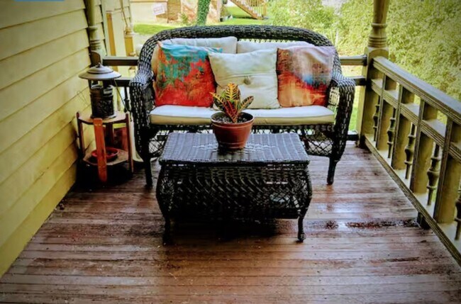 Building Photo - Charming 3BR House in Macon - Walk to Mercer Village and Tatnall Square Park!