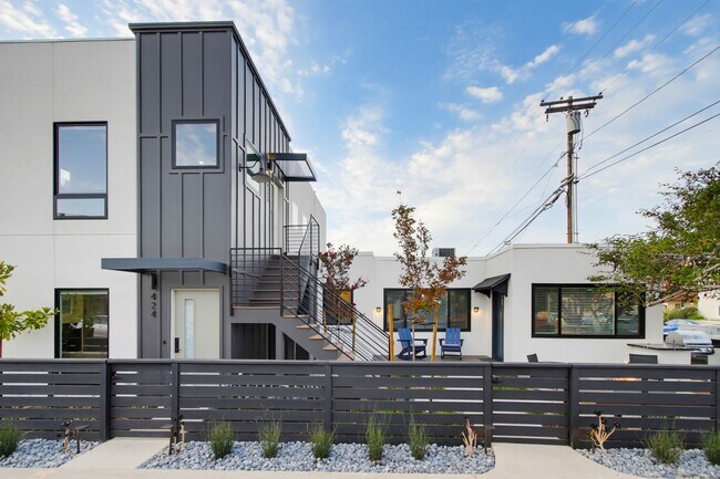 Building Photo - 426-426 Arbor Dr
