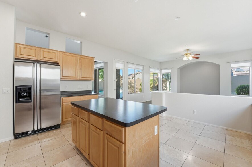 Building Photo - 7180 W Trails Dr