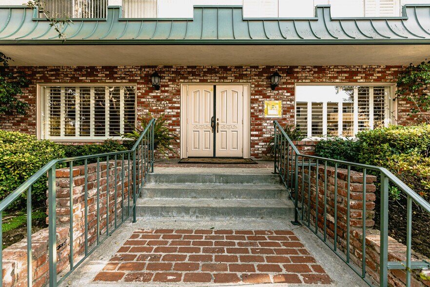 Entrance - 10650 Holman Ave