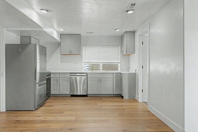 Building Photo - 1531 Stone Gate Dr