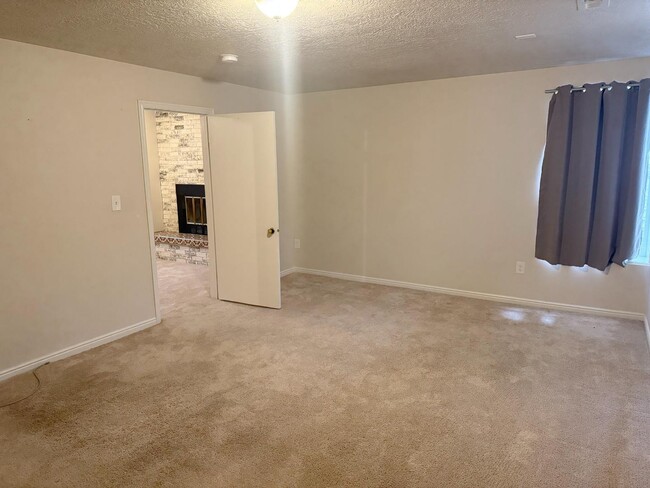 Building Photo - 193 Nicoletti Dr