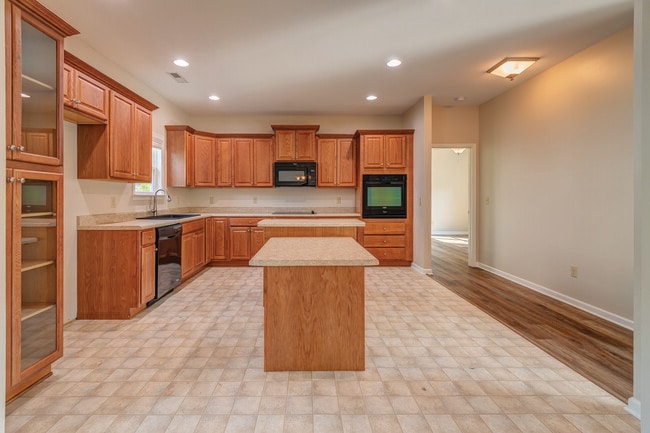 Building Photo - 175 Springfield Meadow Dr