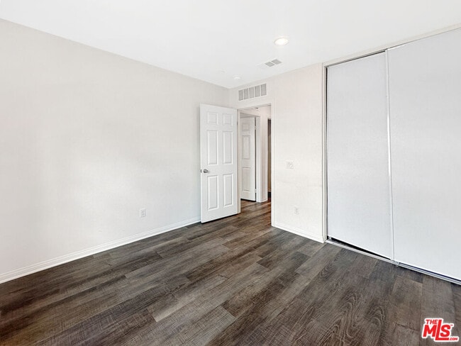 Building Photo - 27607 Sawtooth Ln