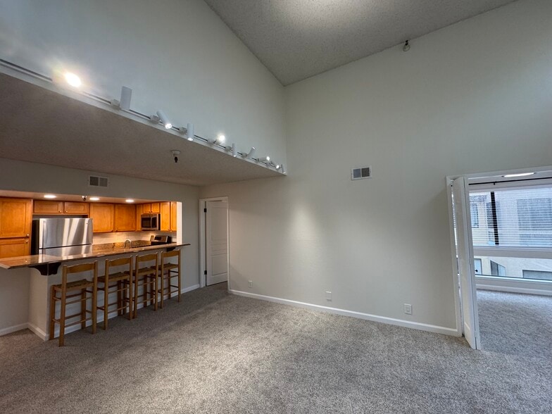 Building Photo - 545 Pierce St