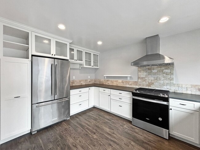 Building Photo - Spacious 3BD/2.5BA Townhouse in La Jolla W...