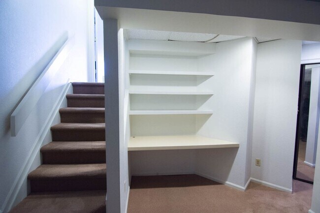 Building Photo - Beautiful 2bd/2ba Townhome in Downtown Louisville!