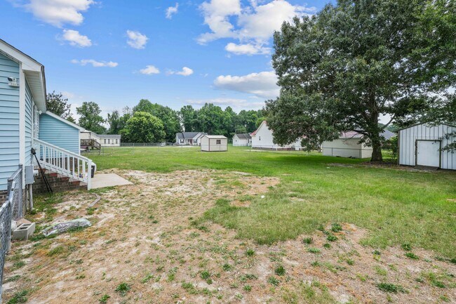 Building Photo - 105 Twin Creeks Dr