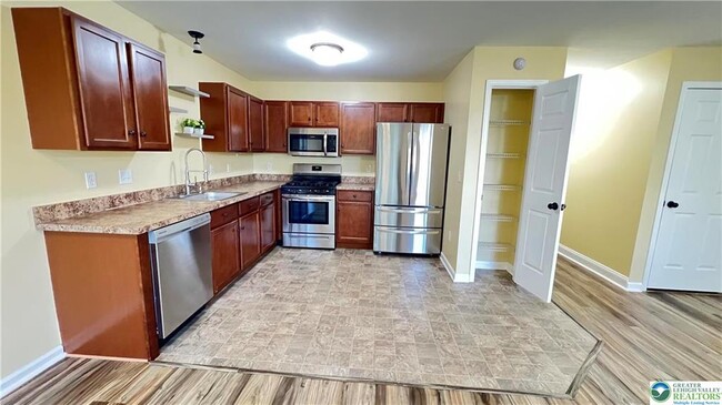 Building Photo - 705 Blue Heron Dr