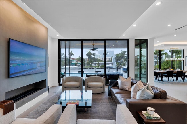 Building Photo - 1730 SE 13th St