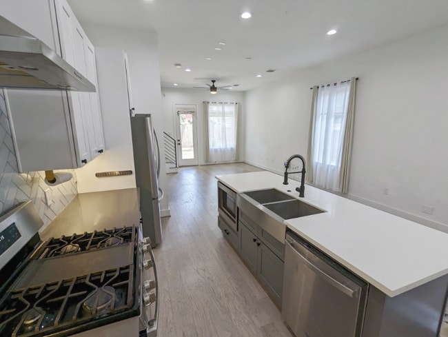 Building Photo - 204 Marathon St