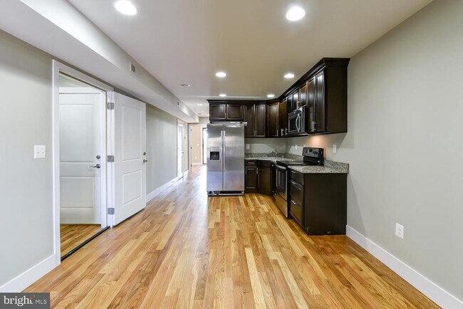 Building Photo - 2031 Benning Rd NE