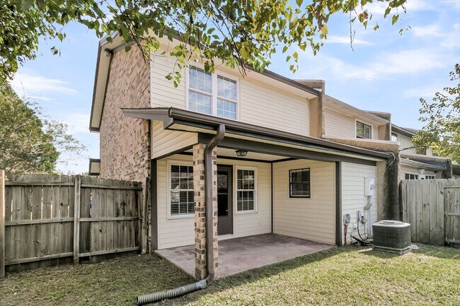 Building Photo - 3 Bedroom 1.5 Bath Town Home in North Charleston