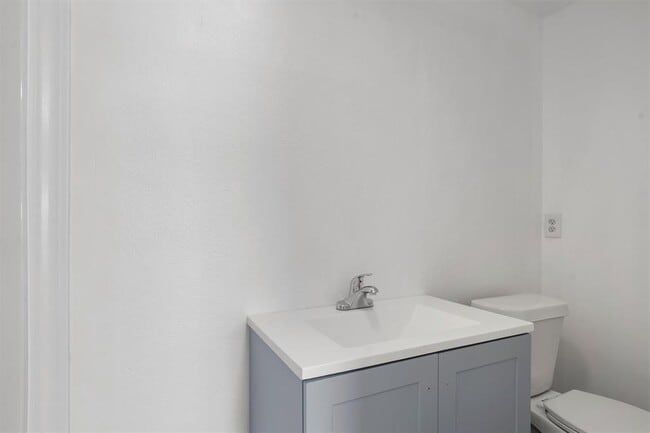 Building Photo - 1125 Christie Dr