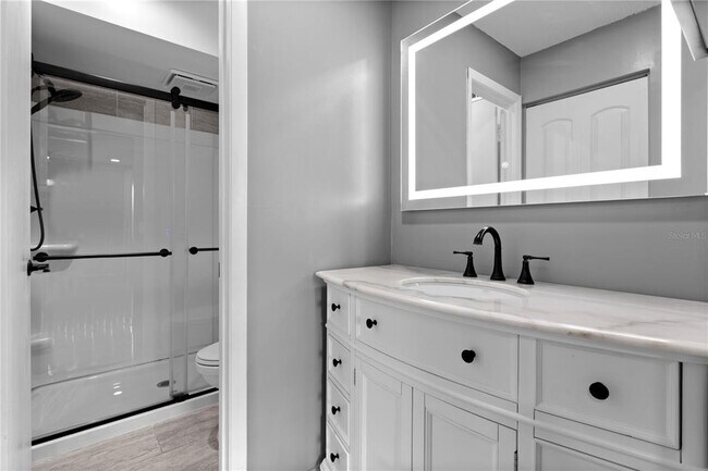 Building Photo - 6062 Willowpointe Cir