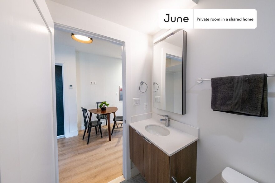 Building Photo - Room in Shared 4 bed/2 bath home in Dupont Circle