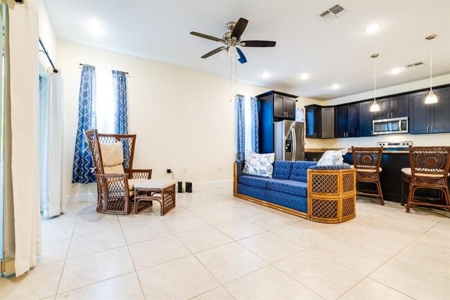 Building Photo - 520 Nogales Ct