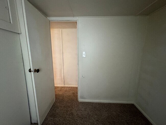 Building Photo - 2 BR Willow Beach with BOAT/RV Marina Membership available!