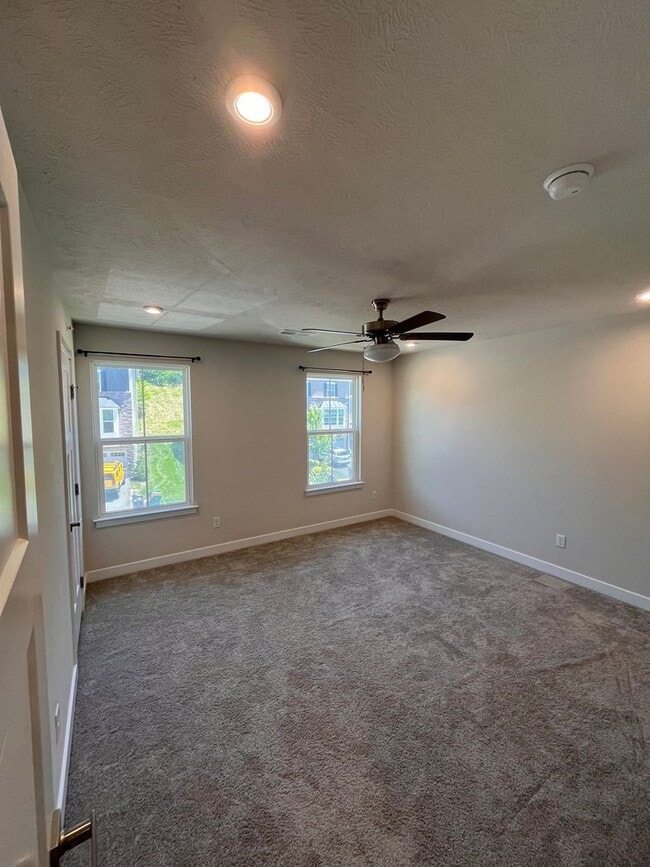 Building Photo - 437 Greenwood Dr