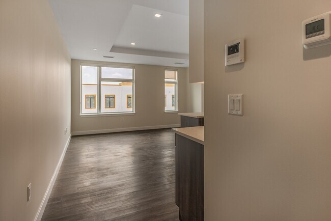 Building Photo - 44 Collins Ave