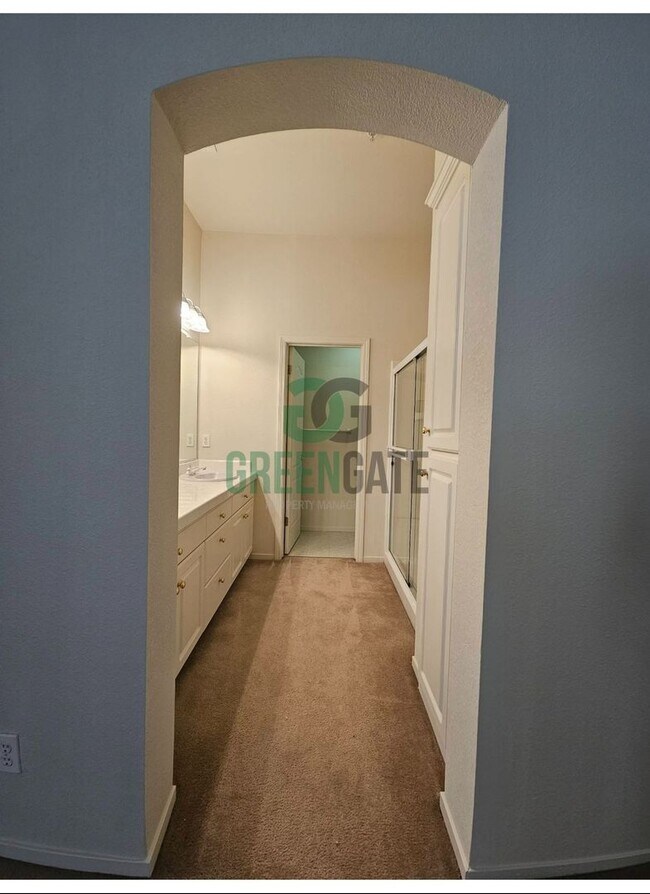Building Photo - MOVE-IN SPECIAL $500 off first month!! Bea...