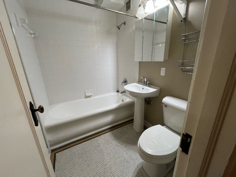 Building Photo - 15 E Kirby St