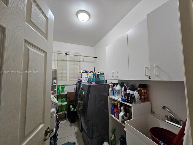 Building Photo - 4653 NW 94th Pl