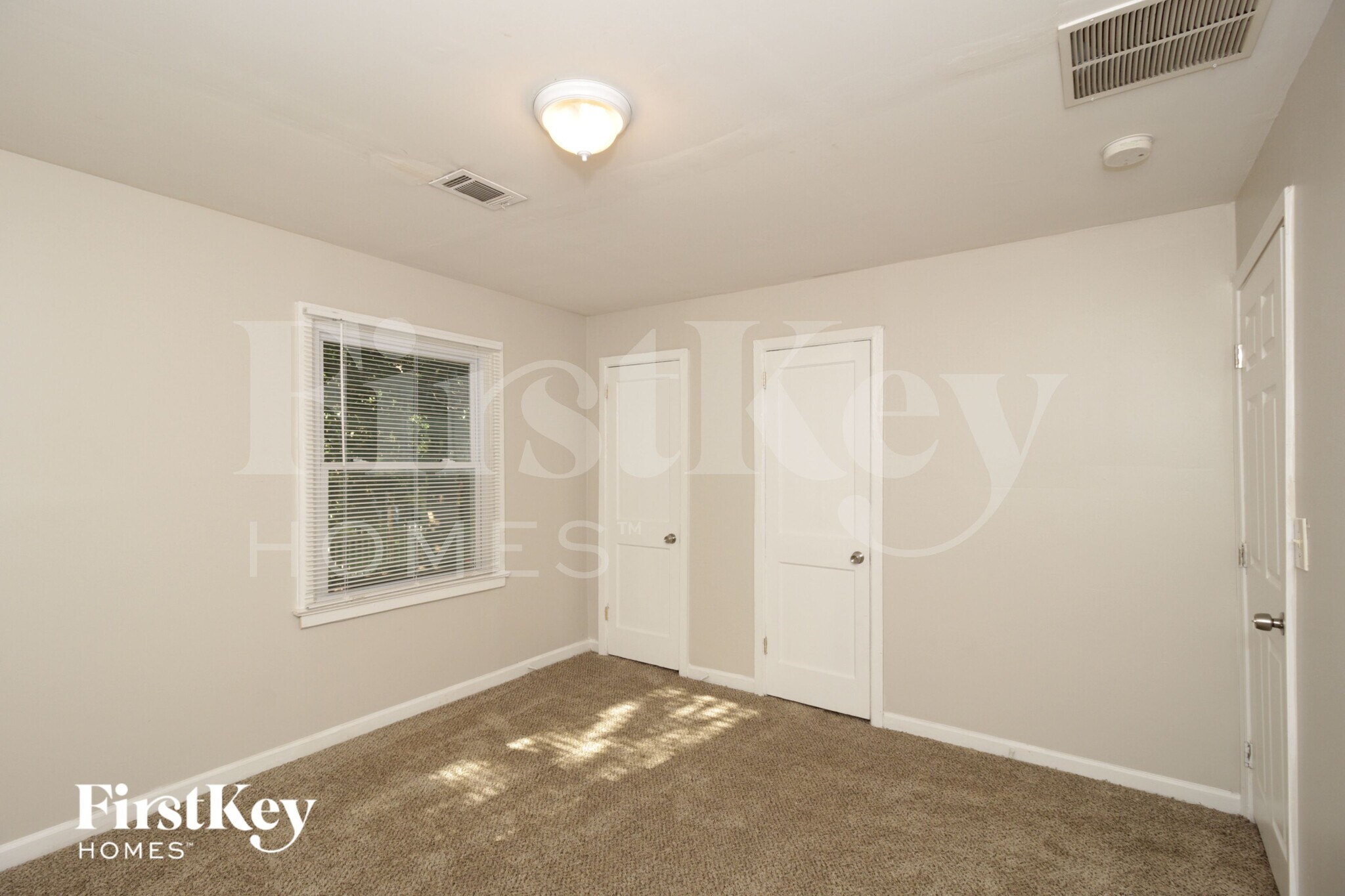 Building Photo - 1800 Oakmont Dr NW