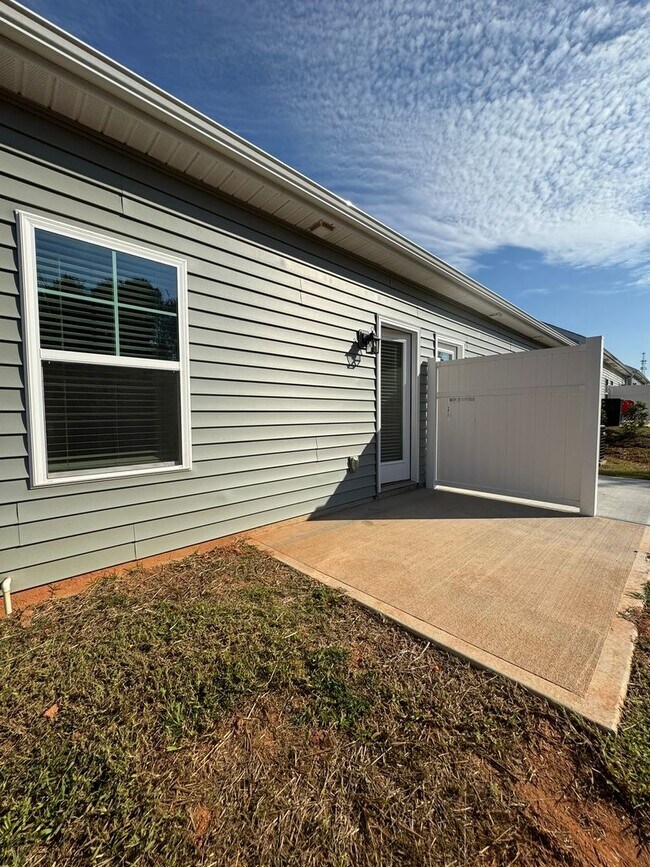 Building Photo - 115 Brawley Villas Pl