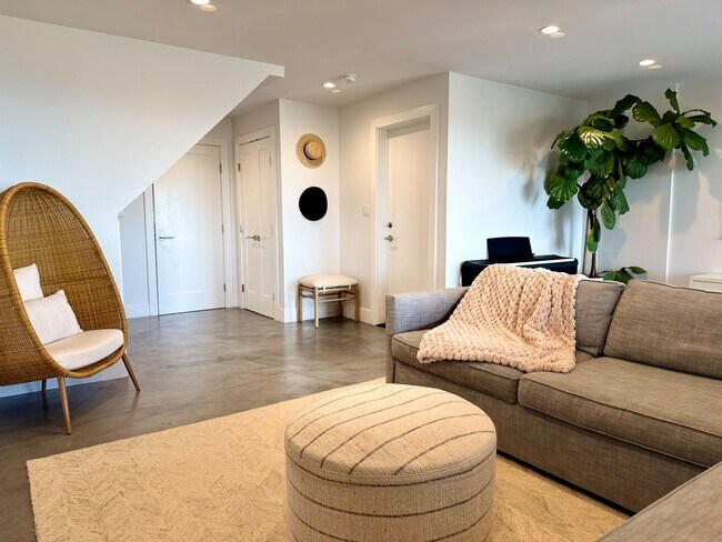 Building Photo - 3BR/2BA | Unobstructed Panoramic Views | Live Above the Fog | Intentional Living