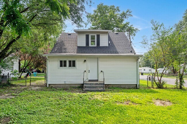 Building Photo - 3 bedroom | 2 bathroom | PETS WELCOME!