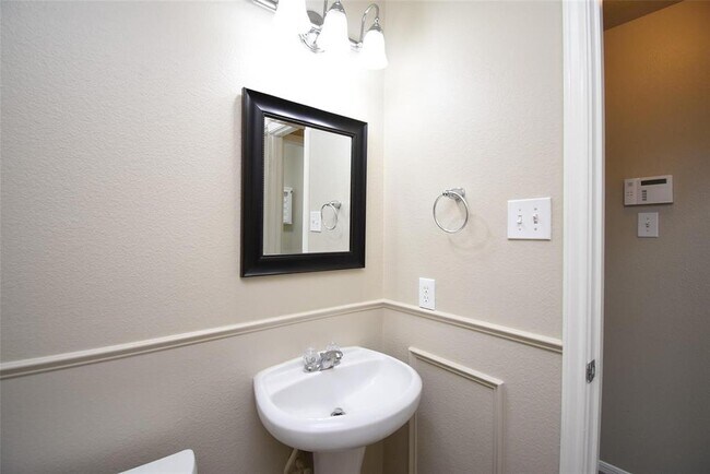 Building Photo - 26306 Hartwill Dr