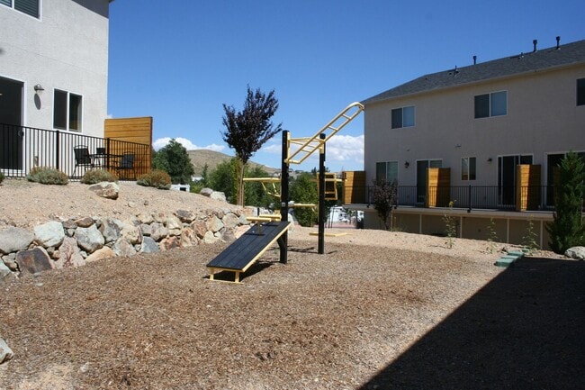 Building Photo - Near UNR/3 Bed Condo