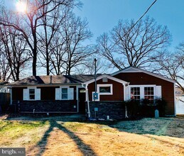 Building Photo - 105 Woodrow Dr