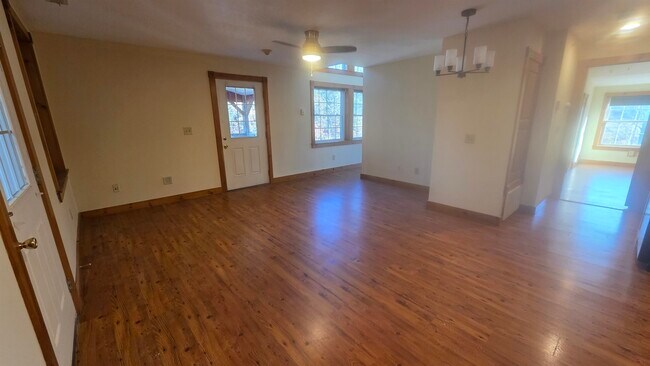 Building Photo - 9 Roberts Rd