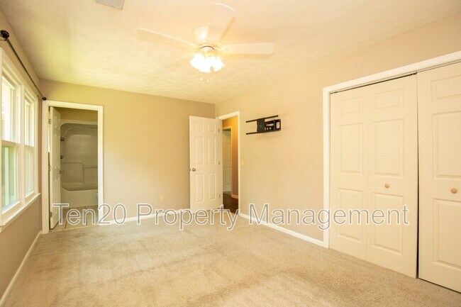 Building Photo - 7664 Northfield Dr