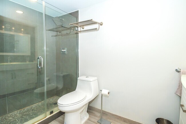 Building Photo - 101 Briny Ave