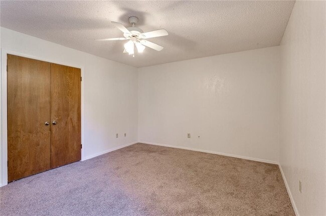 Building Photo - 2930 Colonial Ln