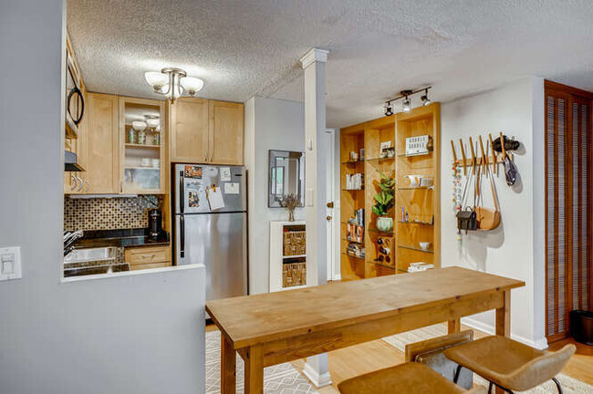 Building Photo - 2728 N Hampden Ct