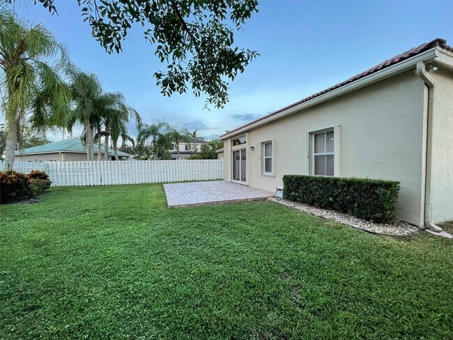 Building Photo - 686 Maplewood Ct