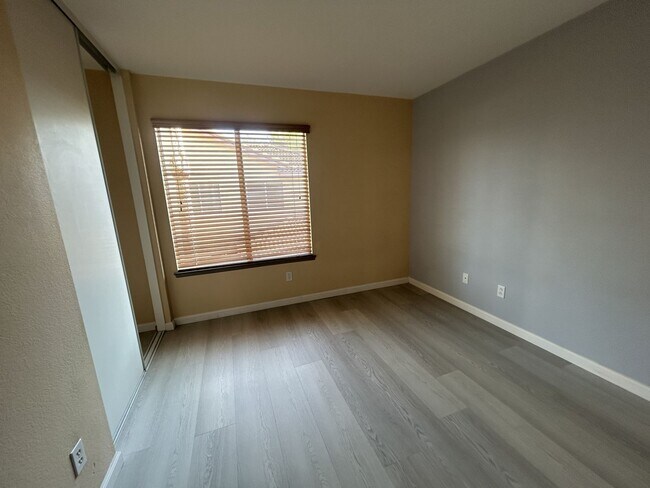 Building Photo - 37978 Spur Dr