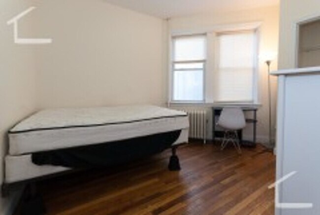 Building Photo - BU Central Campus 4 Bed/2 Bath Condo on Egmont St for September 1st, 2026.  NO BROKER FEE!!!!
