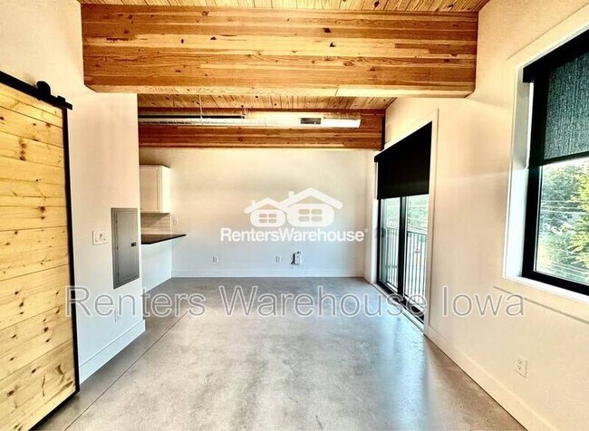 Building Photo - 2701 Ingersoll Ave